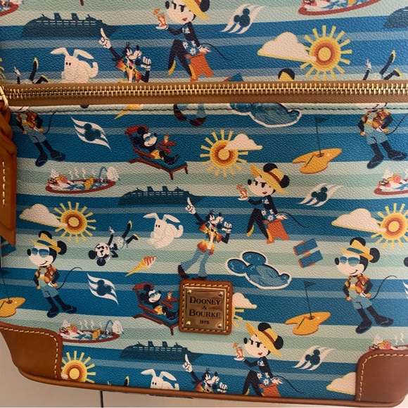 NWT. Disney Dooney & Bourke. Cruise line crossbody bag - Picture 4 of 12